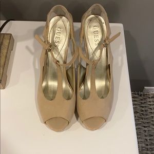GUESS suede pumps